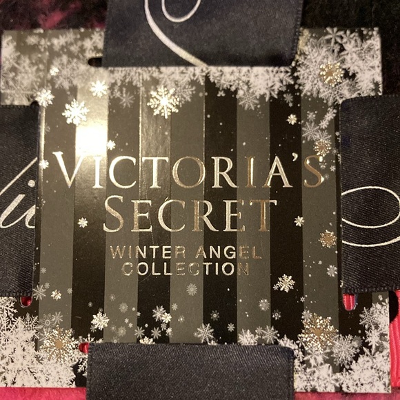 NWT Victoria’s Secret Fuchsia Buffalo Check Scarf - Winter Angel Collection - Picture 10 of 13